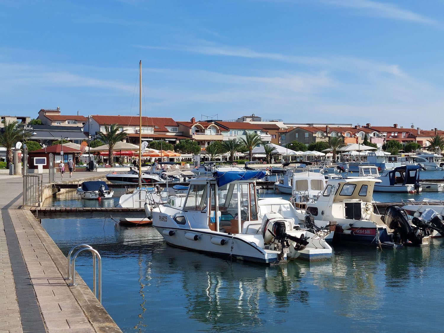 Neu Renovierte Ferienwohnung Mit Klima, Wlan, Terrasse Und Grill Пула Экстерьер фото